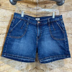 LEVI'S 515 SIZE 12 MID RISE DENIM CASUAL COASTAL EVERYDAY COMFORT MIDI SHORTS